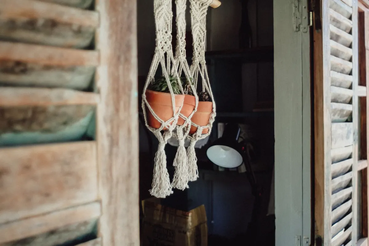 How to Make a Macramé Plant Hanger for Small Flats