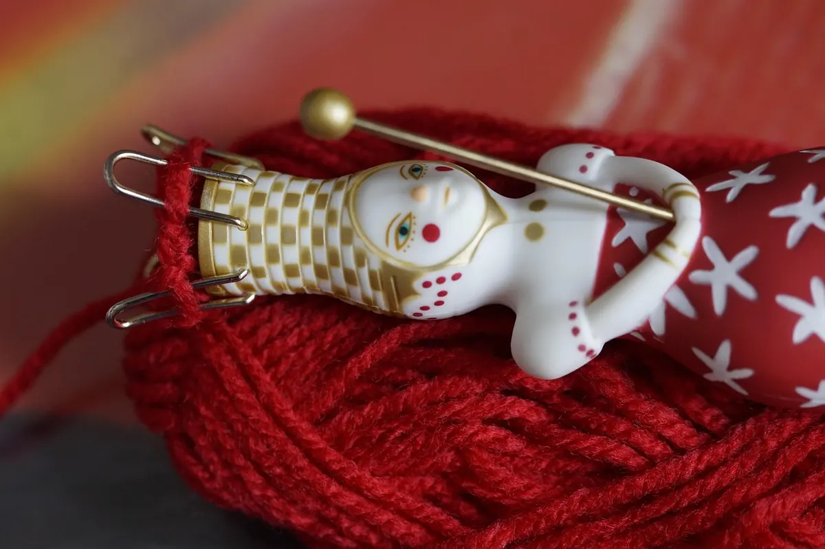 UK Wool vs Acrylic Yarn: Which Is Best for Beginner Knits?